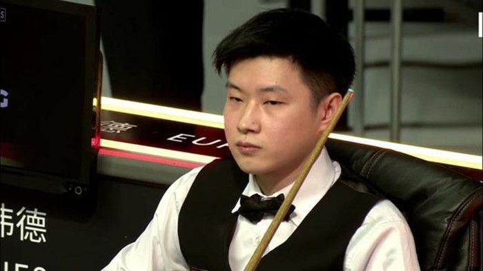 第17分钟，格拉纳达前插右侧任意球机会，特伦特头球攻门顶偏了。